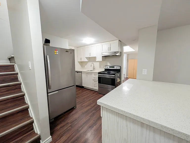 89 Clarendon Ave — Photo 5