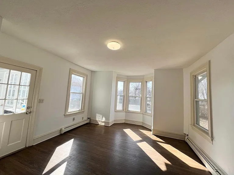 156 Main St — Photo 4