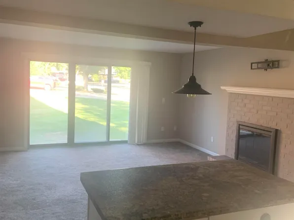 356 Village West Dr S, Lapeer, MI 48446