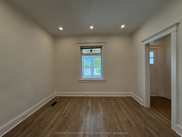 485 Albert St — Photo 33