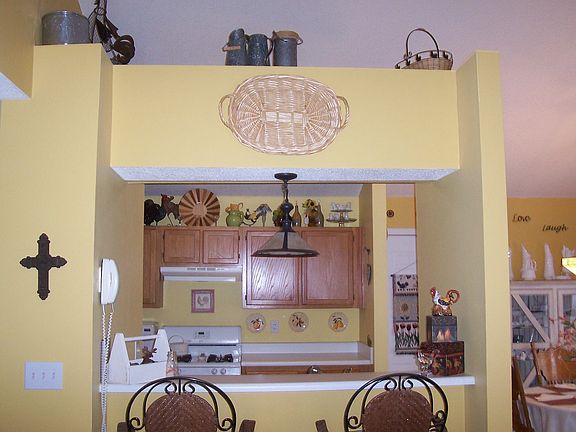 Breakfast Bar with Decorative Planter Shelf
