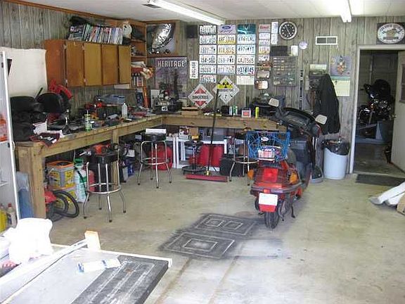 lots of room approx 17'x24'