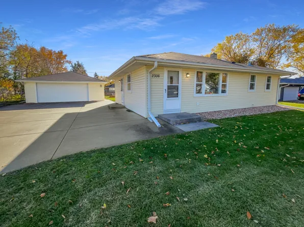 2306 Beam Ave, Saint Paul, MN 55109