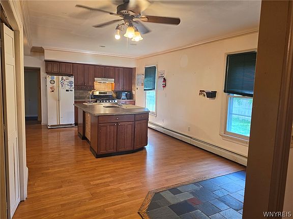 5th image of 141 Caledonia St