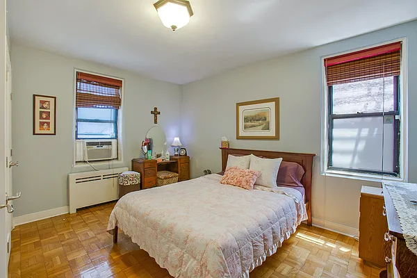 Sold by RES New York | media 18