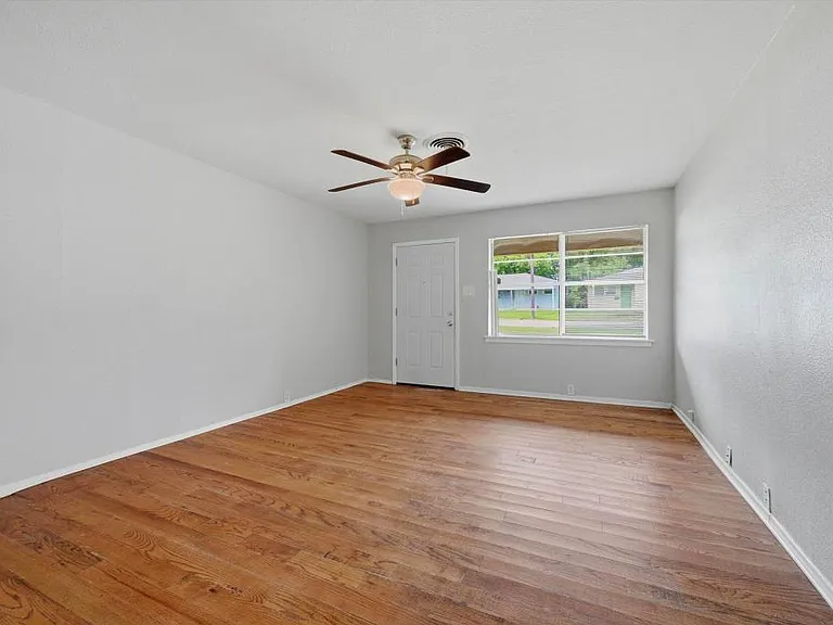 2521 N Hickory St — Photo 7