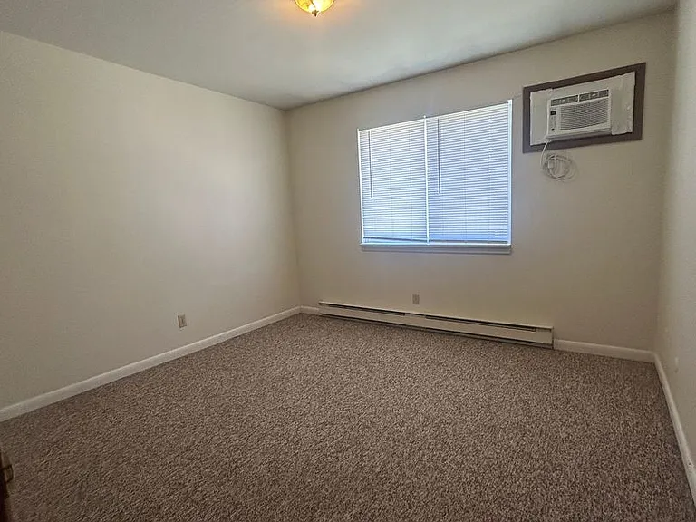 329 W 1st St — Photo 7