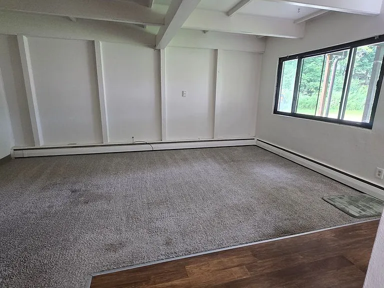105 Hilltop Dr — Photo 4