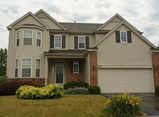 393 W Prairie Walk Ln, Round Lake, IL 60073