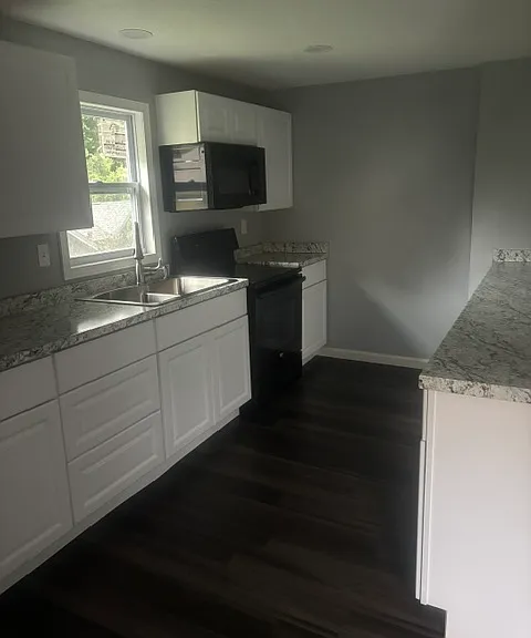 1306 Caroline Ave — Photo 3