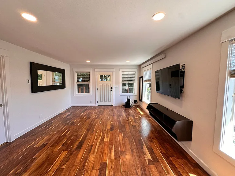 5301 SW Shore Pl — Photo 2