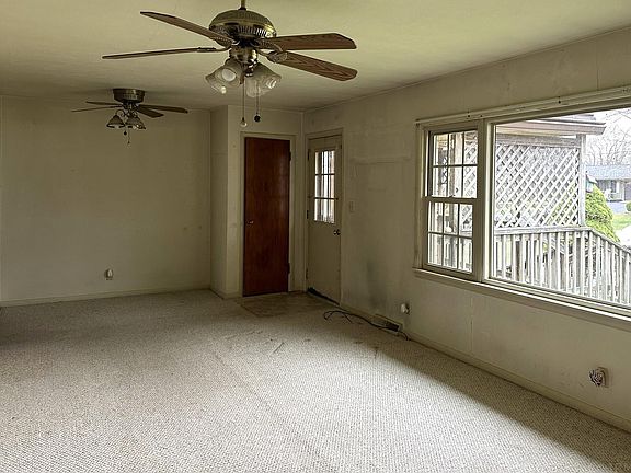 3rd image of 709 E Crestline Dr