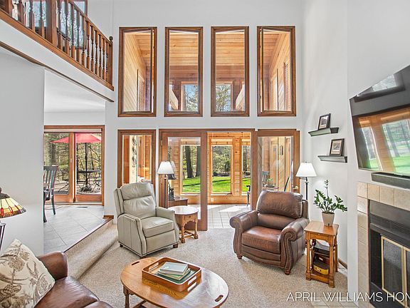 4th image of 6801 Wildwood Dr