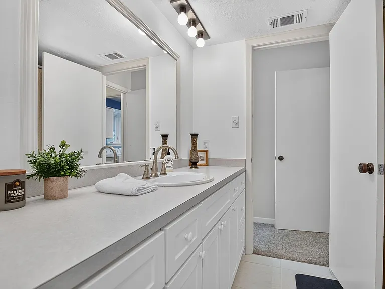30 Village Green Cir — Photo 20