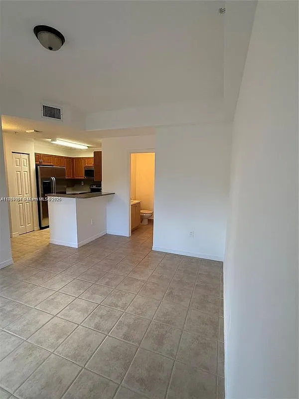 Building Photo - 906 SW 143rd Ave