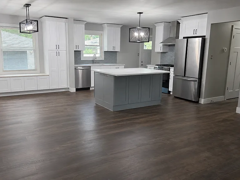 9317 Southmoor Ave — Photo 4