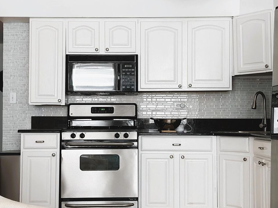 1st image of 625 S Loomis St #1