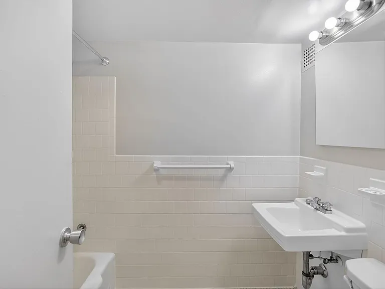 Berkeley House — Photo 21