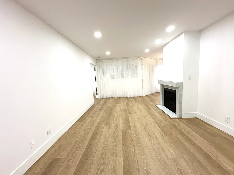 839 N Hayworth Ave #104 — Photo 2