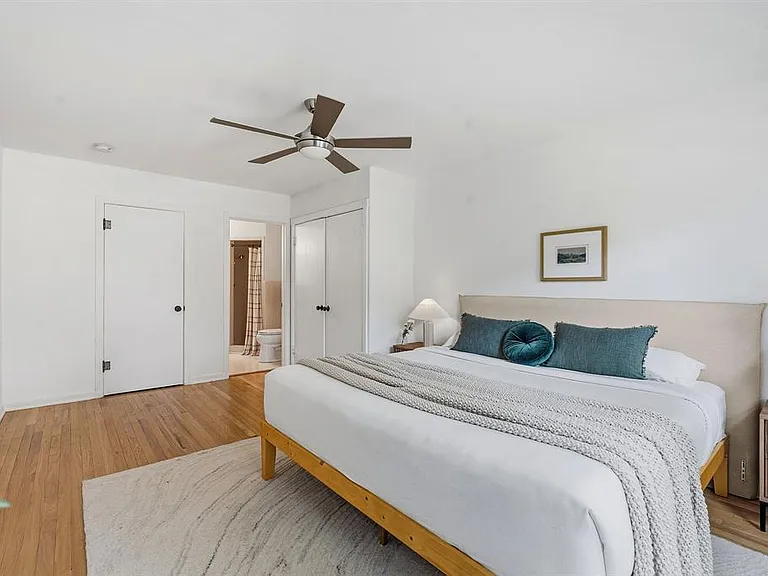 900 Stark St — Photo 14