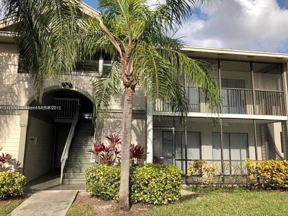 5th image of 20681 NE 4th Pl APT 203