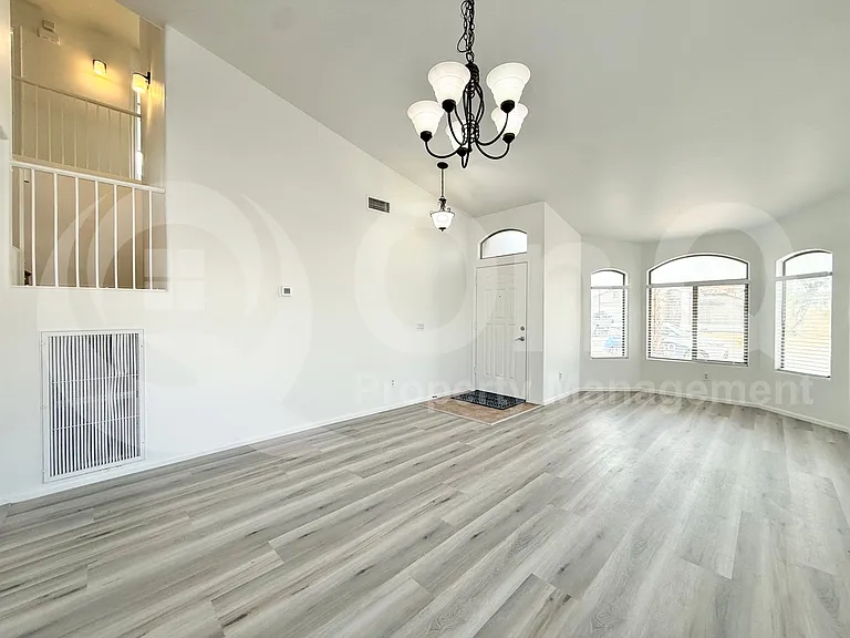5517 W Wood St — Photo 4