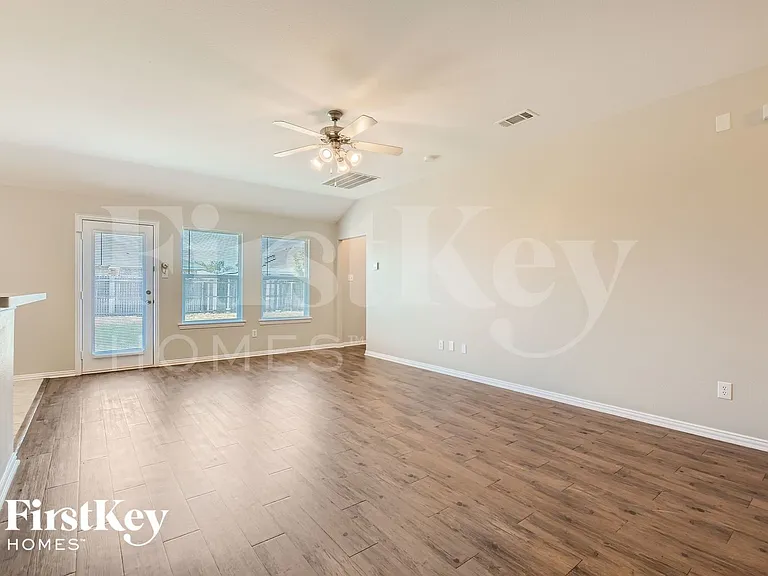 1825 Ridgecrest Dr — Photo 5