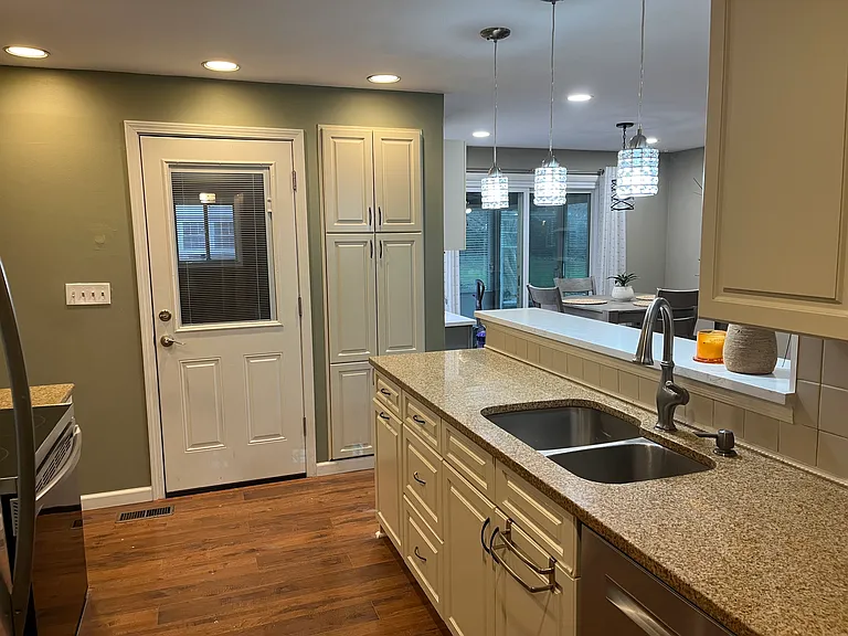 301 S Village Dr — Photo 11