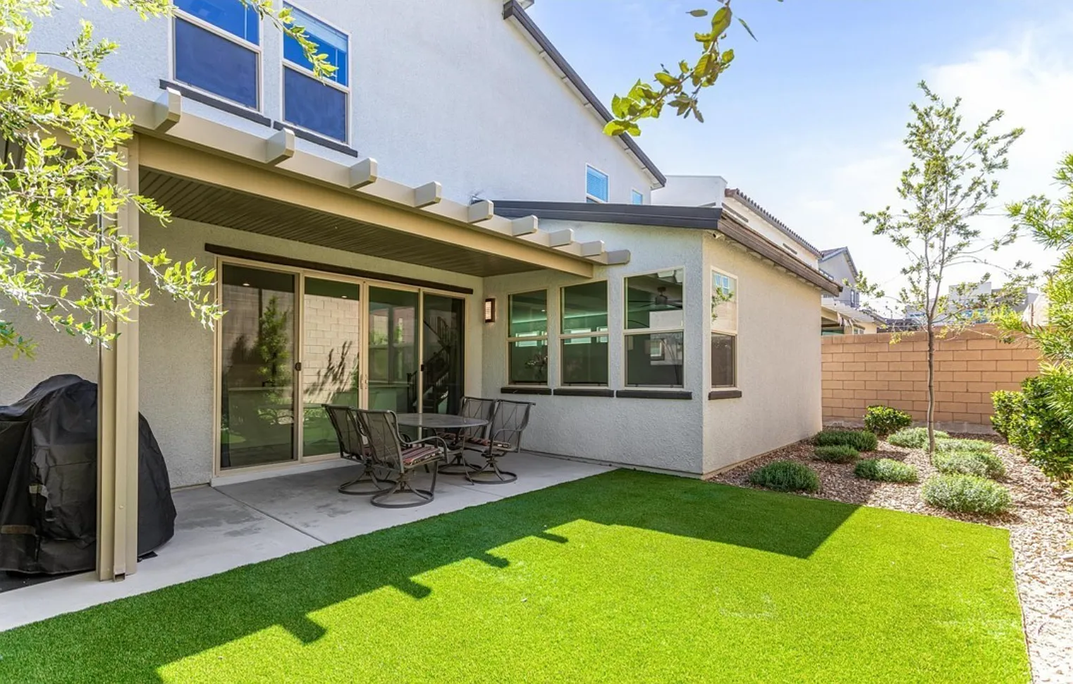 4 bed, 2736 sqft, $3,200 — Photo 4