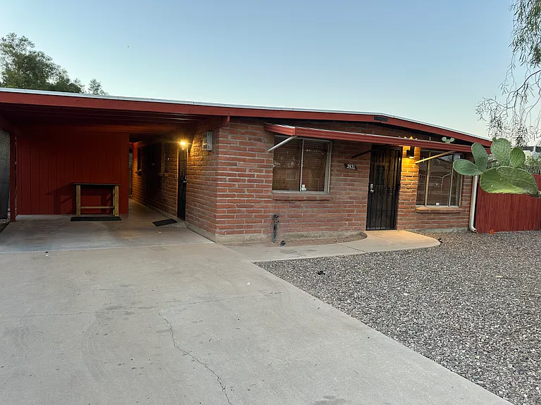 2821 E Presidio Rd — Photo 3
