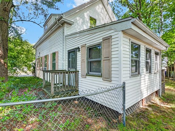 5th image of 161 Union St
