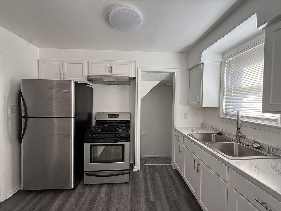 1st image of 19376 Hamburg St