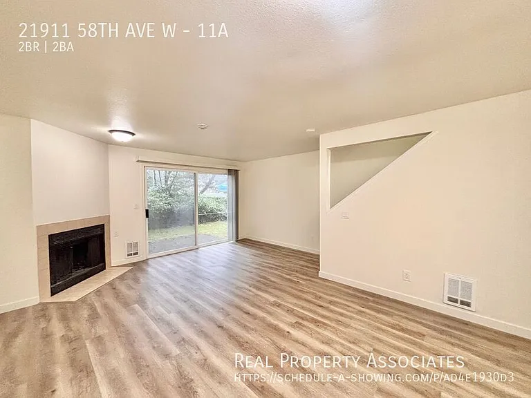 Hillcrest — Photo 19
