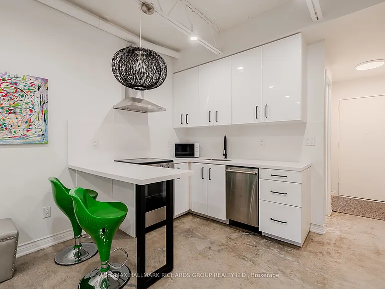123 Woodbine Ave #121 — Photo 4