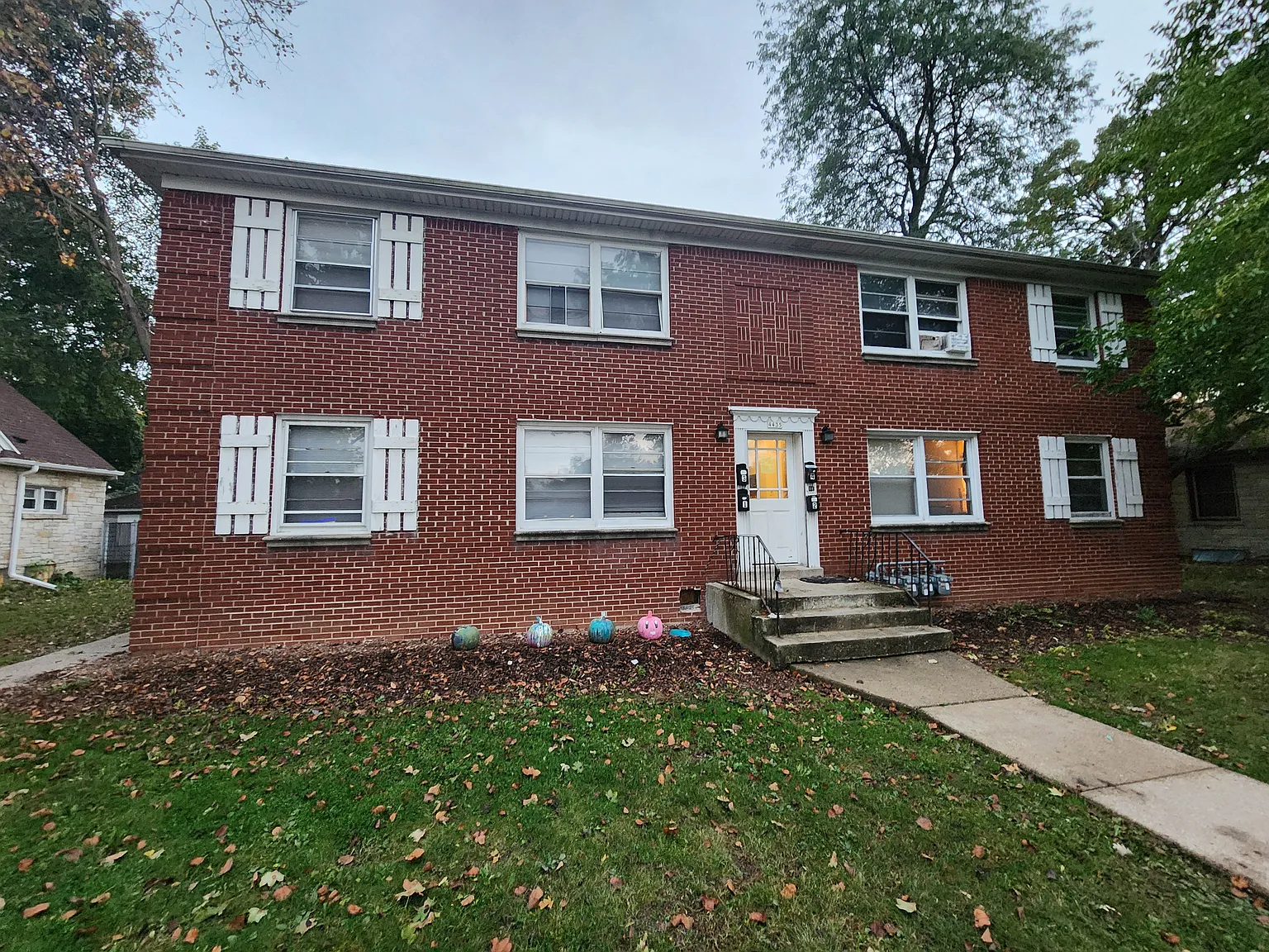 4435 W Capitol Dr — Photo 1