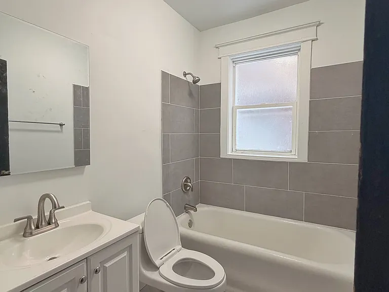 724 Heman Ave #1 — Photo 9