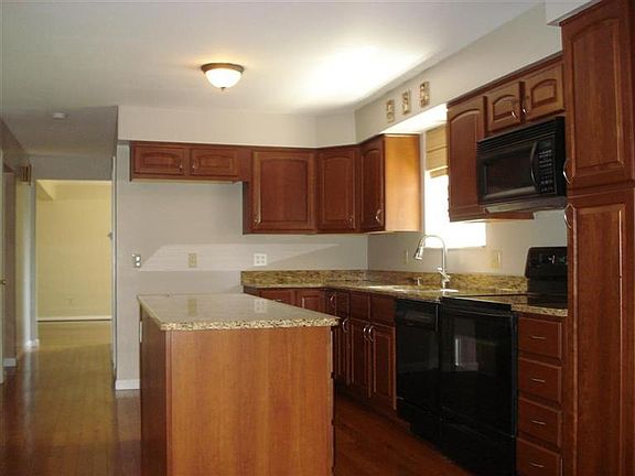 5th image of 2479 Sylmar Ct