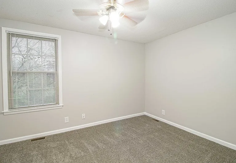 812- E Golfview Pl — Photo 6