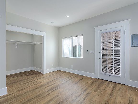 5th image of 1711 E Ocean Blvd #8