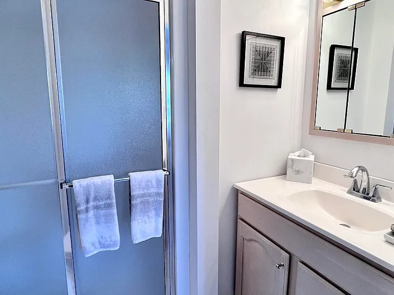 7407 Ventnor Ave — Photo 32