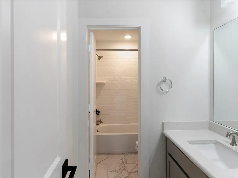 300 Hollister Dr — Photo 25