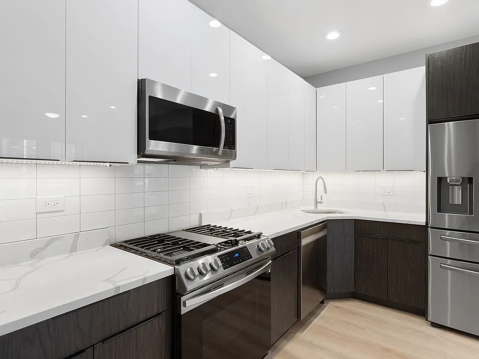 7642-48 N Eastlake Ter #&-7661-63