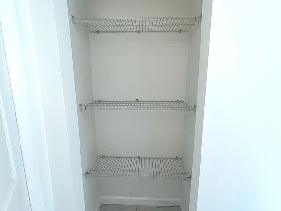 5th image of 3915 Jamieson Ave #D