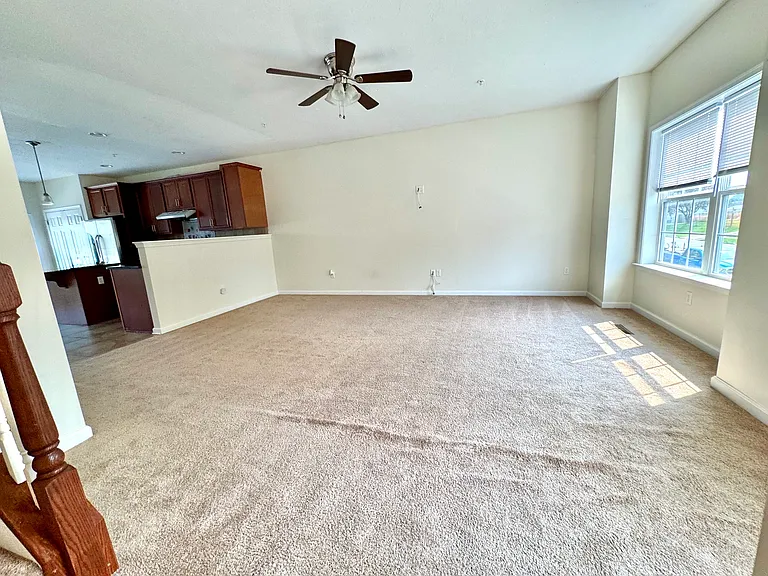 195 Moul Ave - Large Living Room