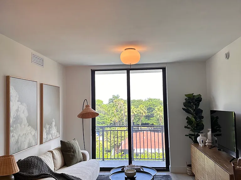 2515 NE 183rd St #B1 — Photo 3