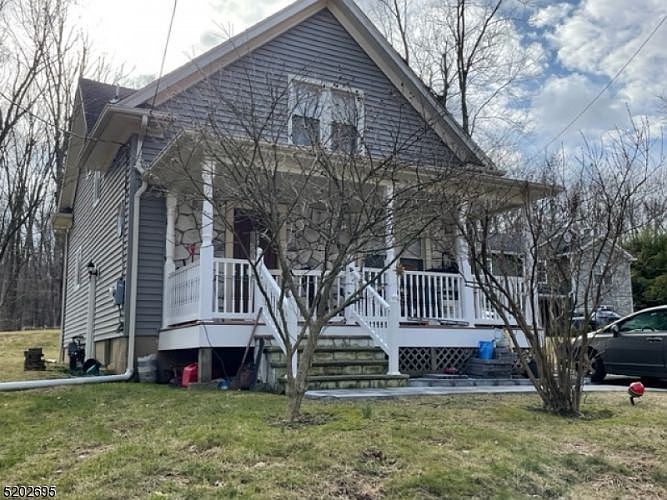 1st image of 14 Bassett Ln