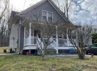 14 Bassett Ln, Mine Hill, NJ 07803