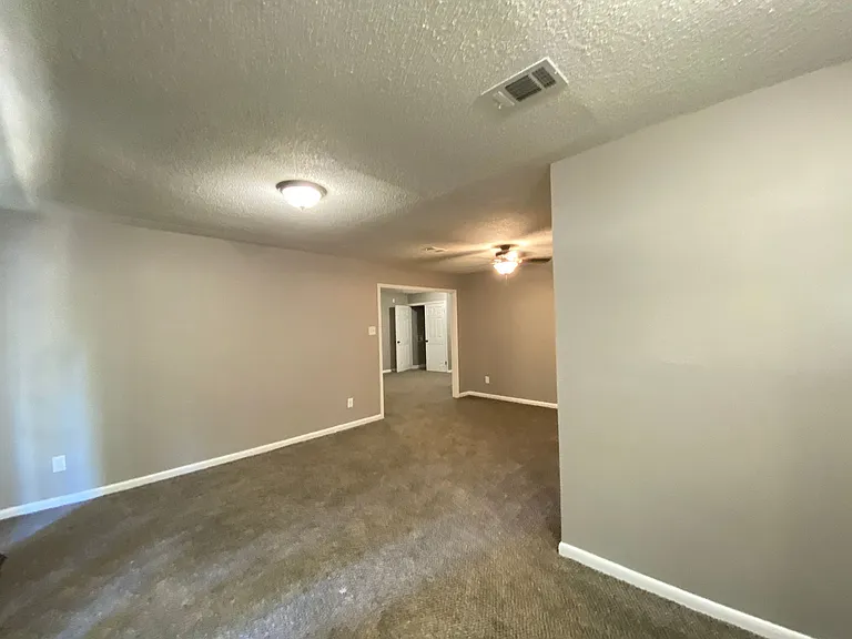 12 Warren Dr — Photo 2