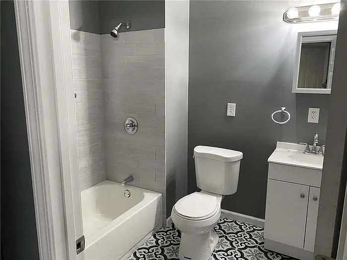 805 Gladstone Ave — Photo 16
