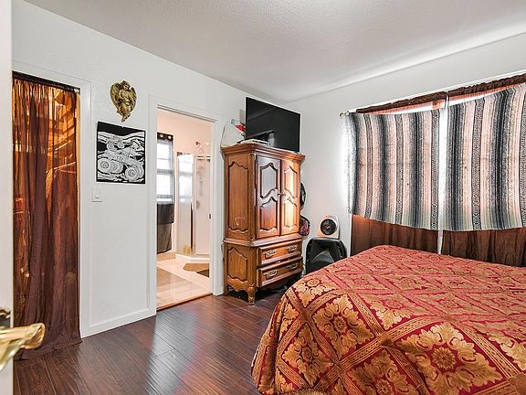 4th image of 615 SE Maple Avenue SE